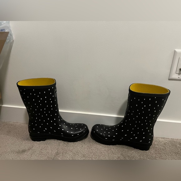 Cute polka dot dark blue almost black and raindrop white size 9 nearly new boots - Picture 4 of 12